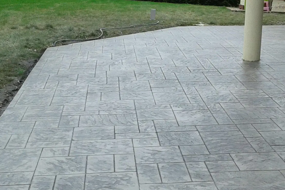 Aplicación de hormigón impreso en pavimento al aire libre. Aplicación de hormigón impreso en pavimento al aire libre.